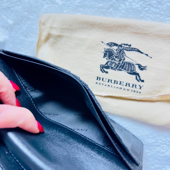 Burberry classic Check Wallet Authentic with Dust bag included - Picture 9 of 11
